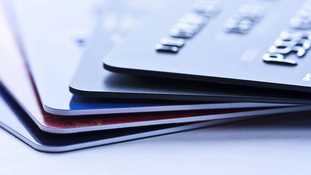 Với ba loại thẻ trên, khi đi làm thẻ tại ngân hàng cần những gì?