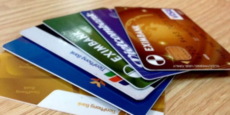 Thẻ ngân hàng được sử dụng rất phổ biến hiện nay